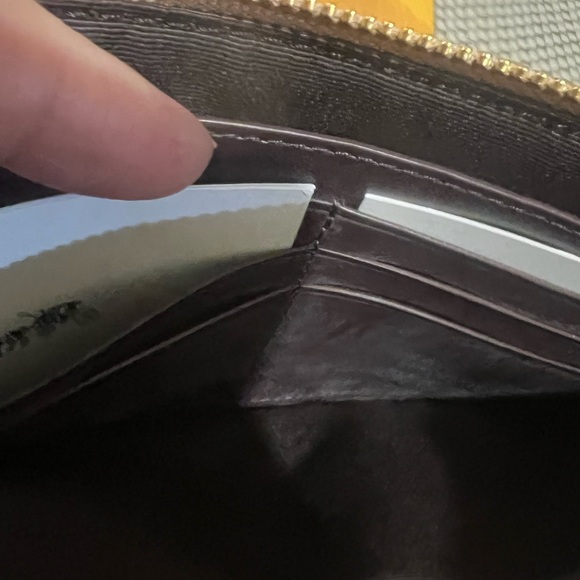 Coach beautiful & trendy clutch got from US - Picture 14 of 17